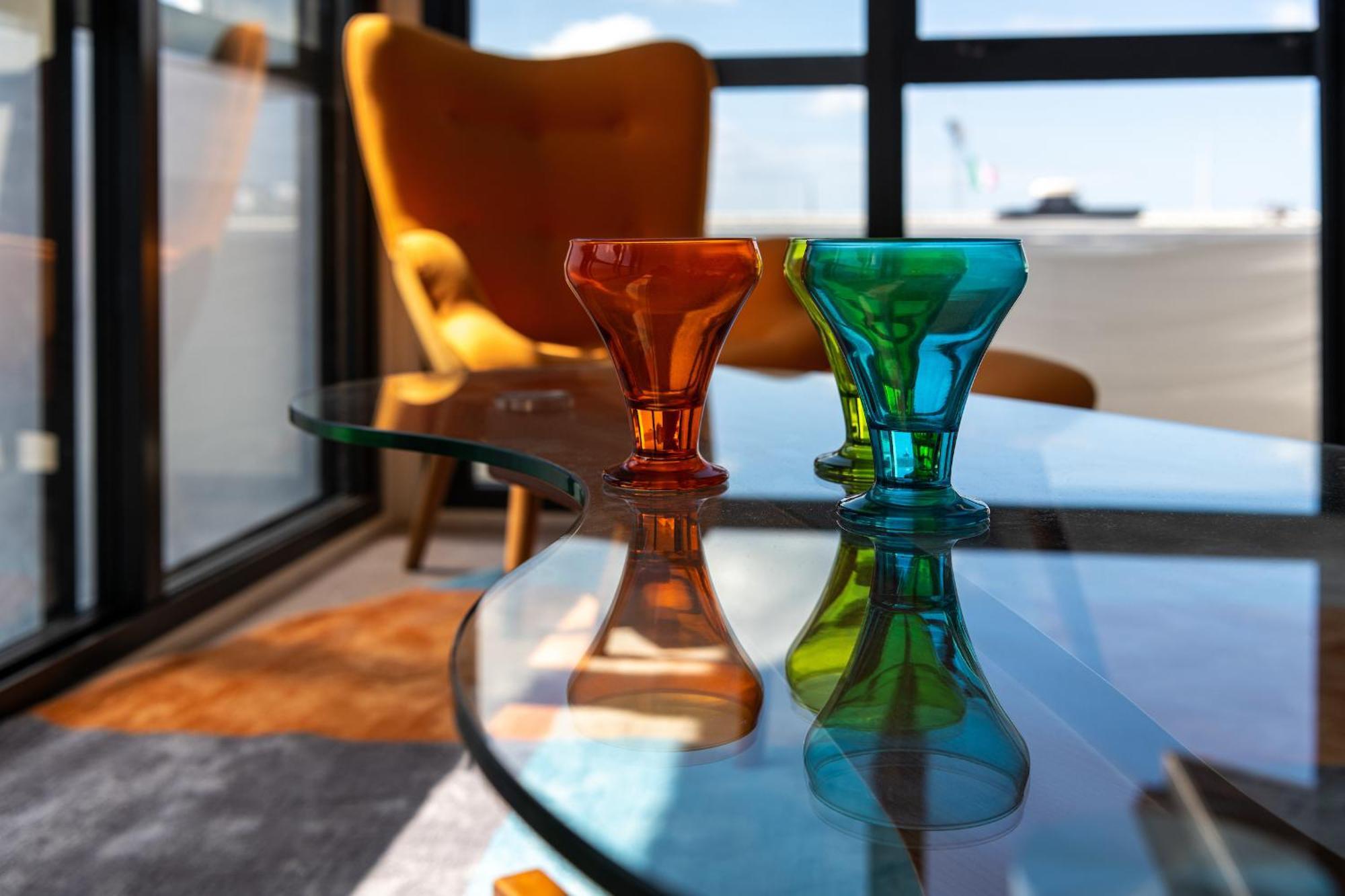 Hotel Ohtel Auckland Exteriér fotografie Vases by the artist